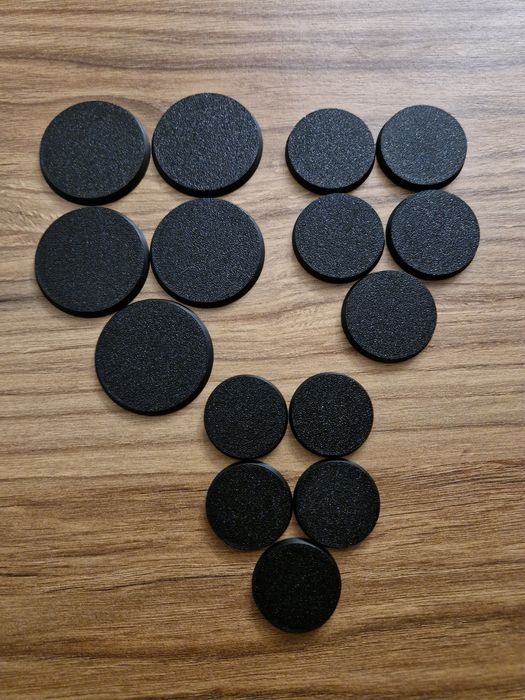 Zestaw 15 podstawek pod figurki - 28 mm, 30mm i 40 mm