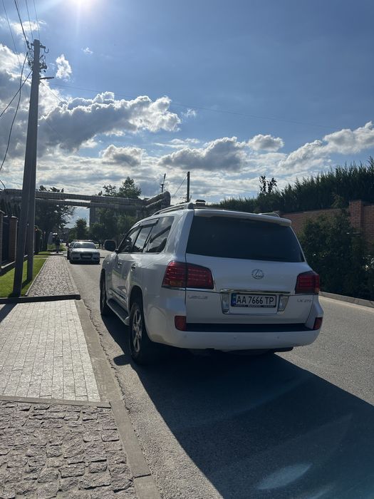 Продам Lexus LX 570