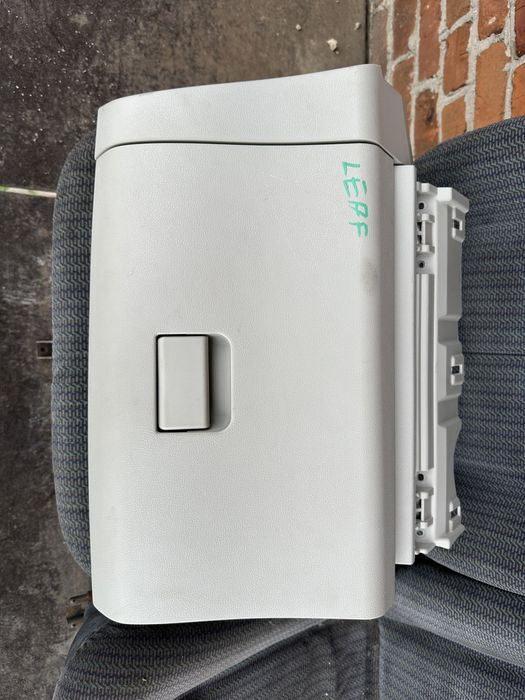 Бардачок бардачки Nissan Leaf Ниссан лиф 11-17 Авторозборка