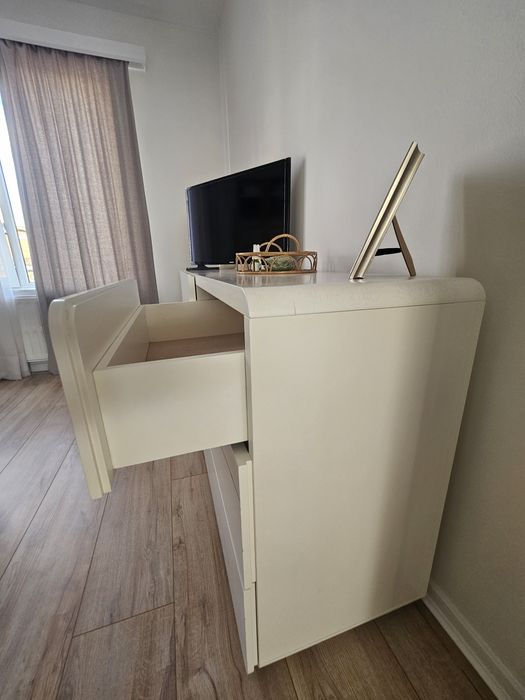 Movel + mesas cabeceira, em muito bom estado! Madeira maçica!