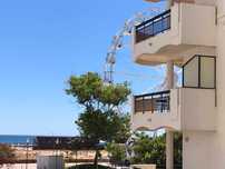 Junto à 1ª linha da praia T2. Terraço privado. DISPONIVEL em setembro
