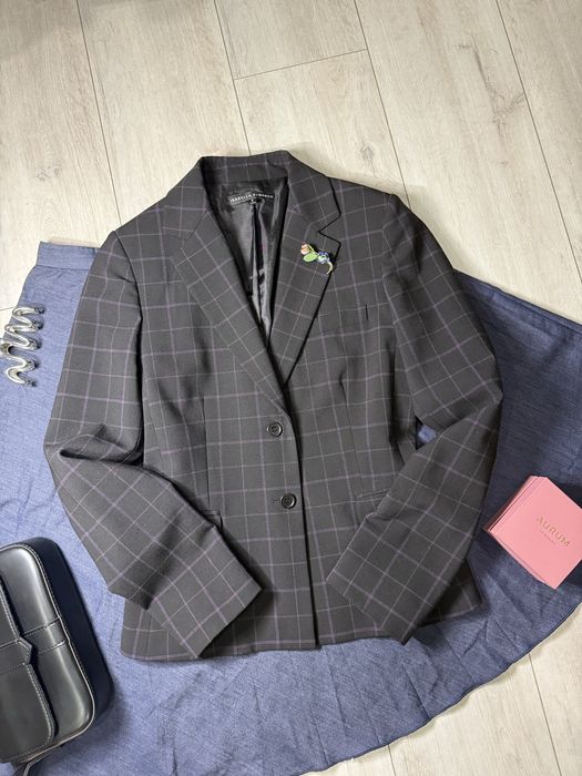 Піджак в полоску-клітинку