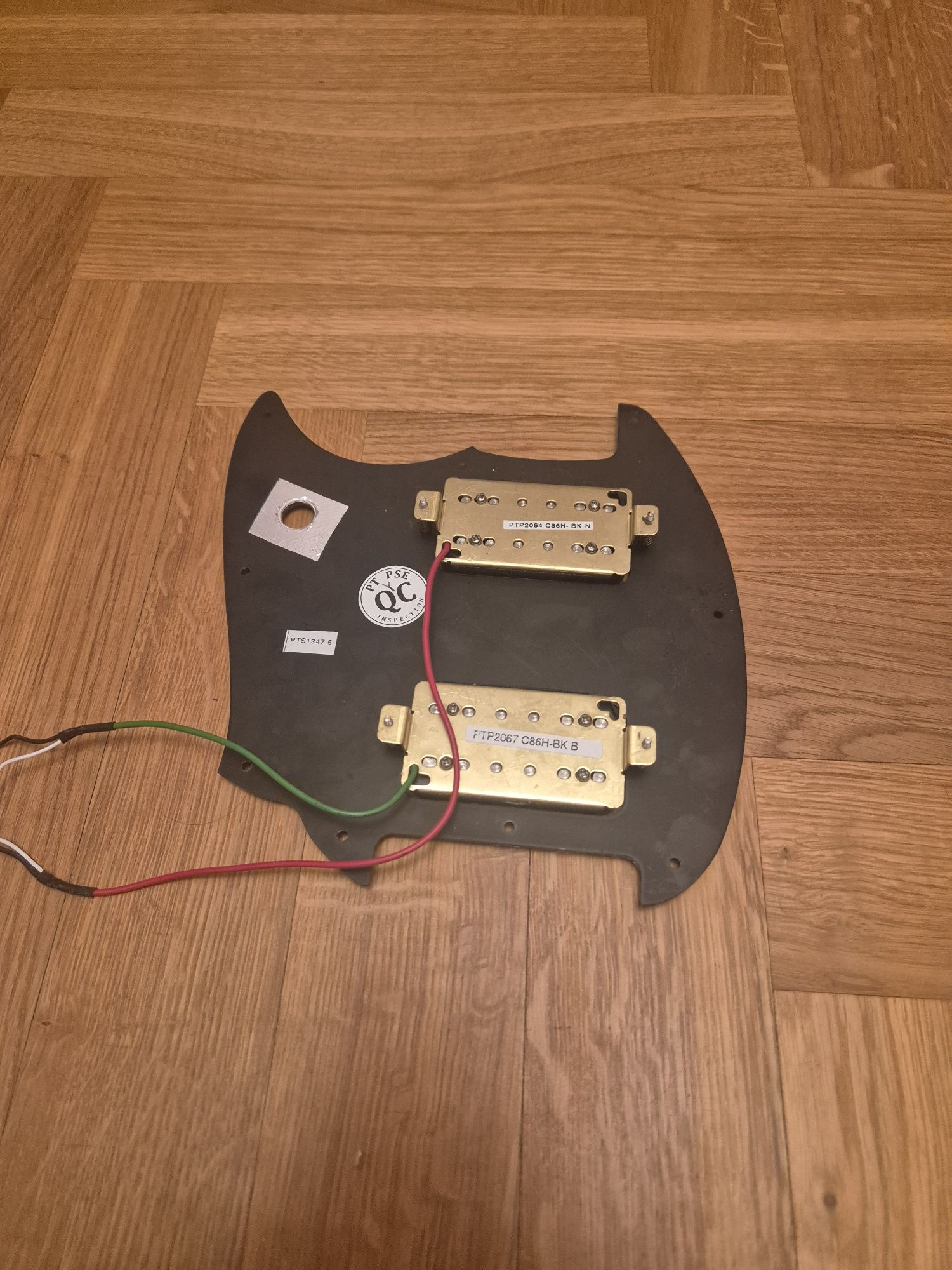 Pickguard + przetworniki humbucker squier mustang