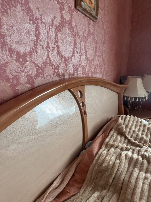 Спальний гарнітур. Спальня. Ліжко.