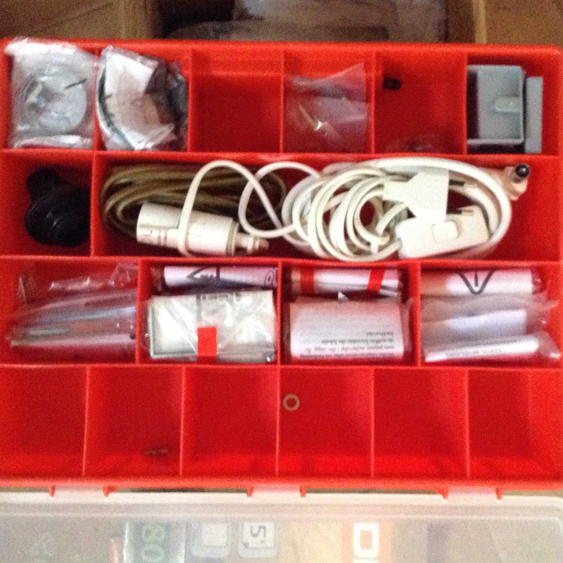 caixas organizdoras com material de bricolage
