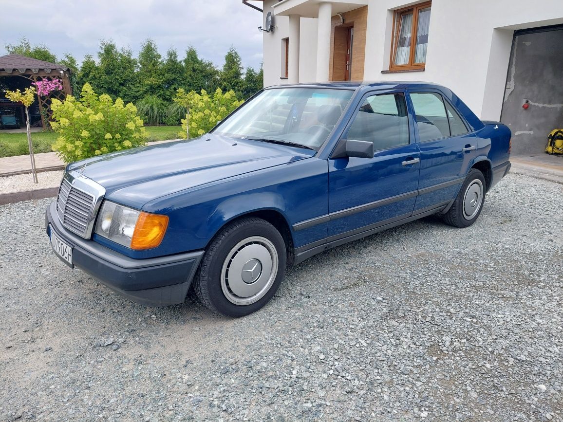 Mercedes 124 85 rok bez rdzy 2 lata w kraju polecam zobacz warto