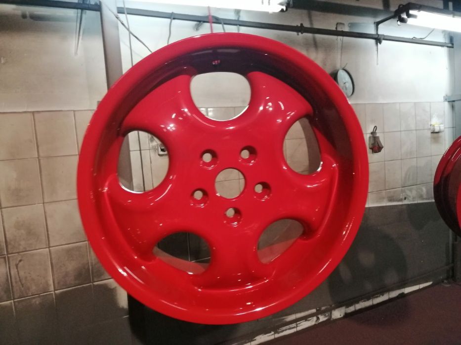 Lakiernia proszkowa, malowanie felg i balustrad.