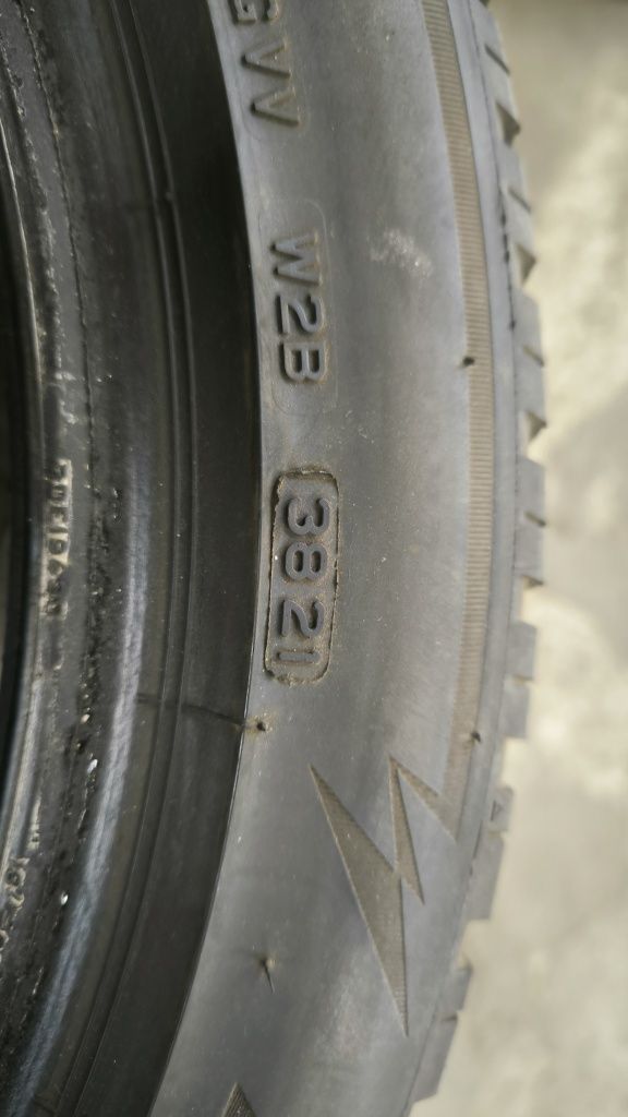 Шины 235 45 R18 зимние Bridgestone