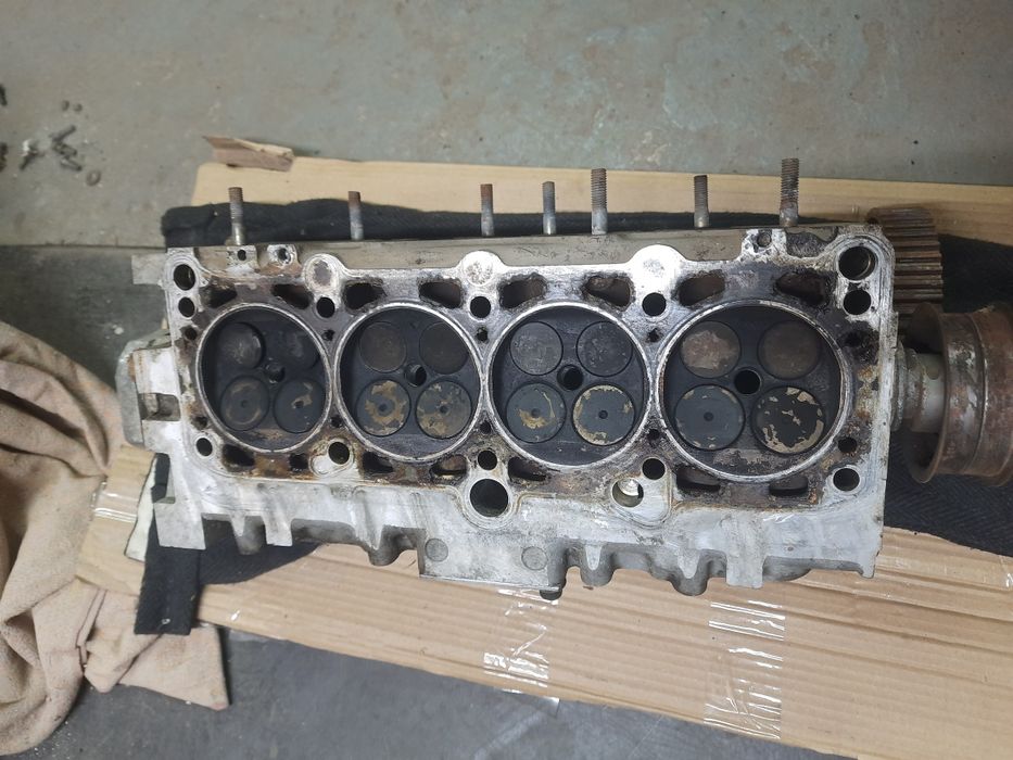 Гбц Passat 16v Головка блока цилиндров.