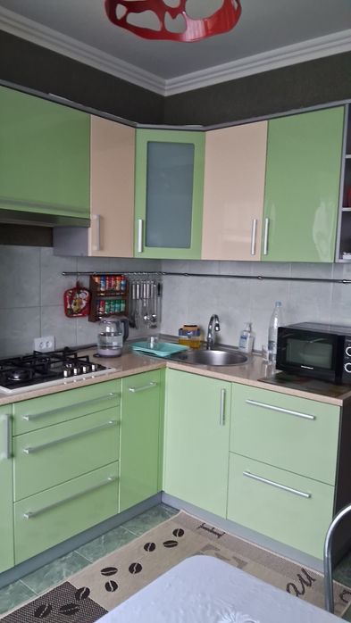 Кімната для дівчини Руська.Посередник