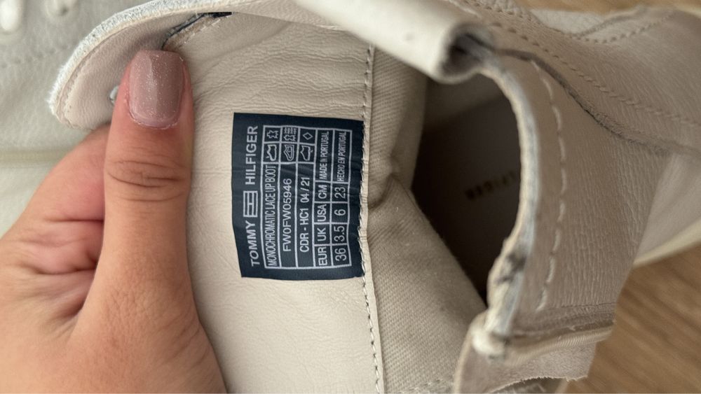 Жіночі черевики tommy hilfiger на осінь