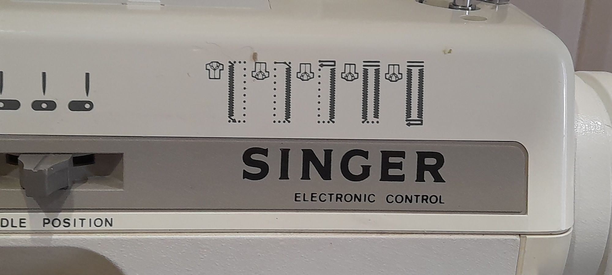 Продам электрическую машинку SINGER