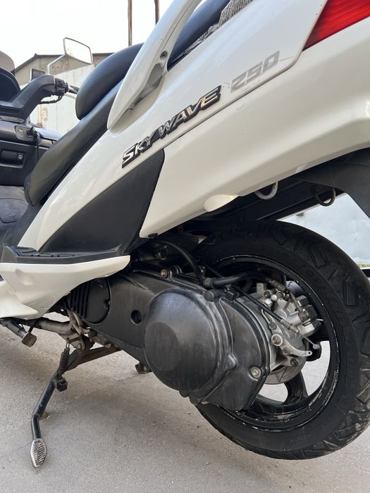 Макси скутер Suzuki Skywave 250сс