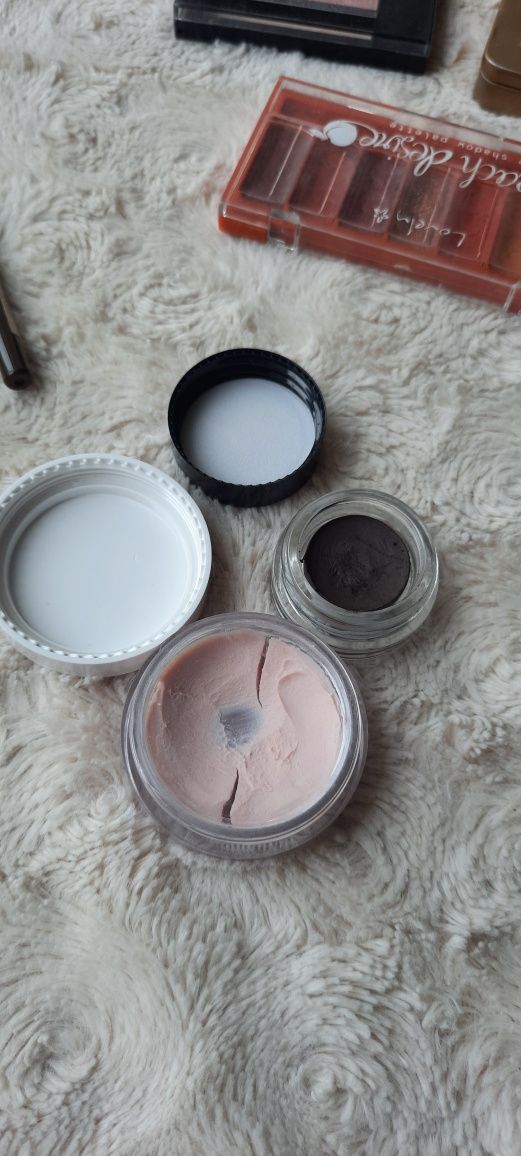 Zestaw kosmetyków do makijażu| Lovely, wibo  sephora
