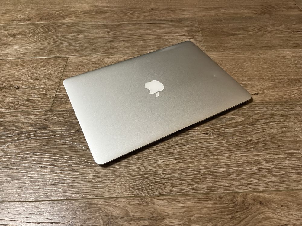 Macbook Air 13 (Early 2015)