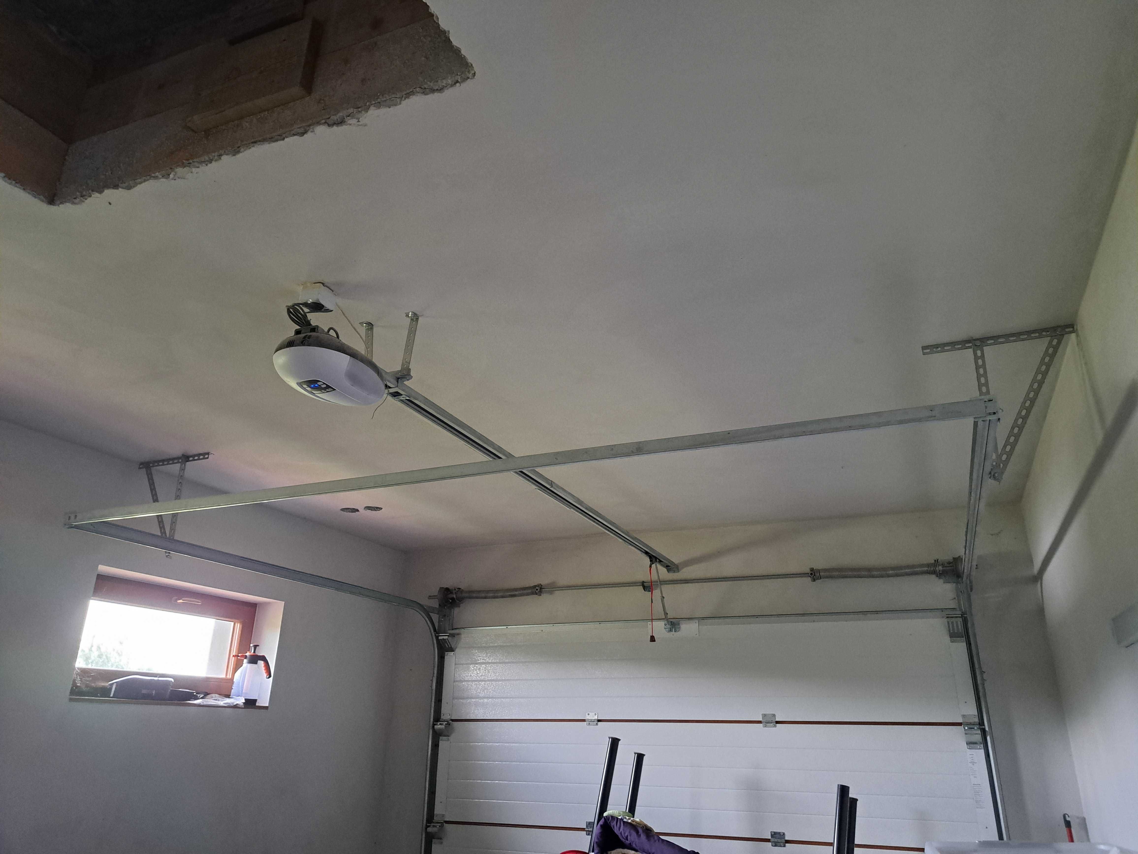 Brama garażowa segmentowa Gros z napędem elektrycznym 2250x3000