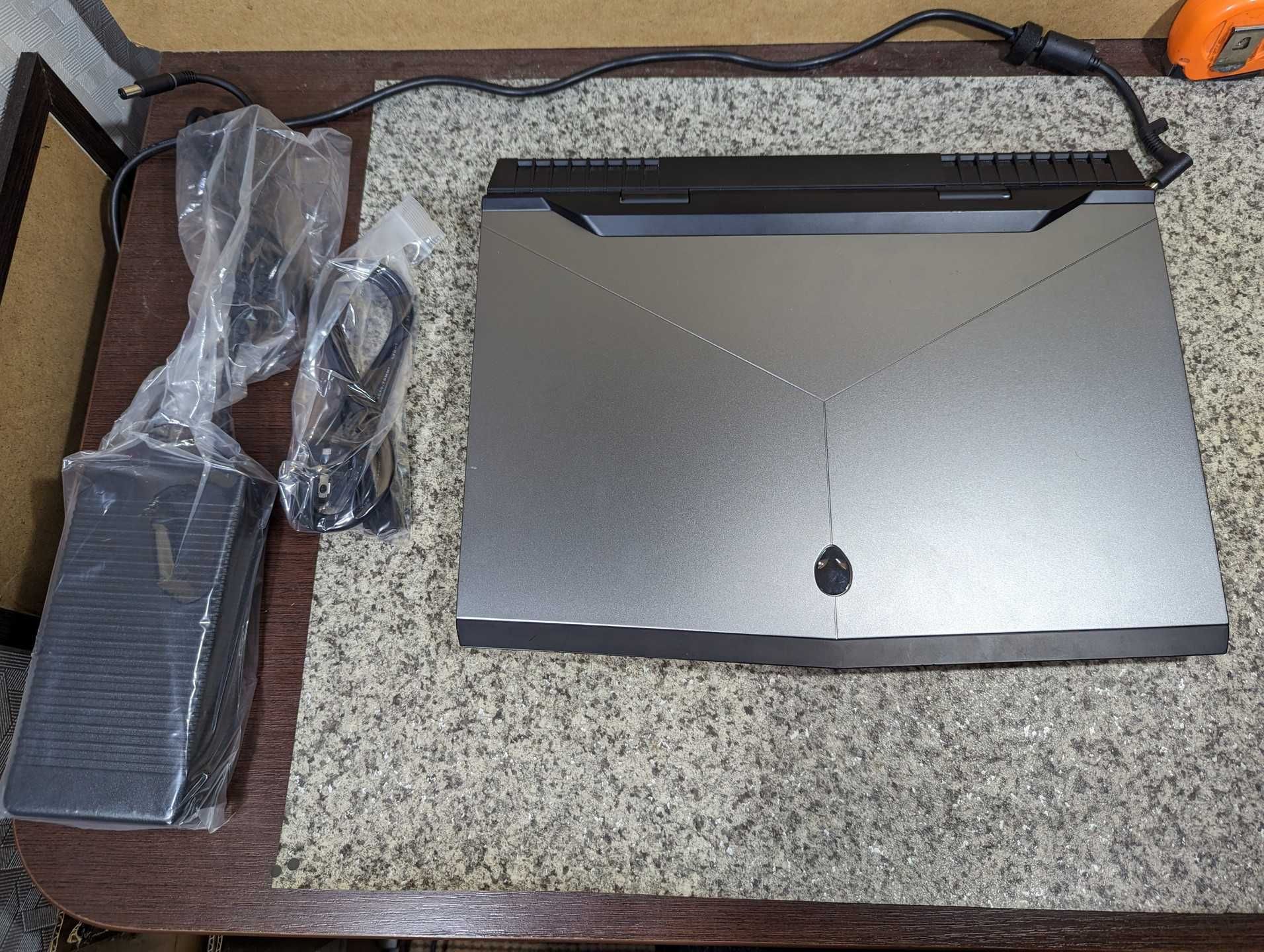 Ноутбук Alienware 17 R4 17" 120Hz 7920HQ 24GB 2 SSD+HDD GTX 1080 8GB