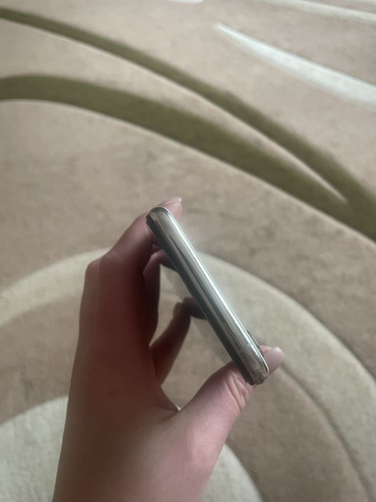 Продам Iphone XS 64 Gb