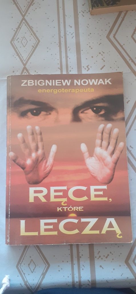 Ksiąxk "Ręce ktore leczą"Zbigniew Nowak