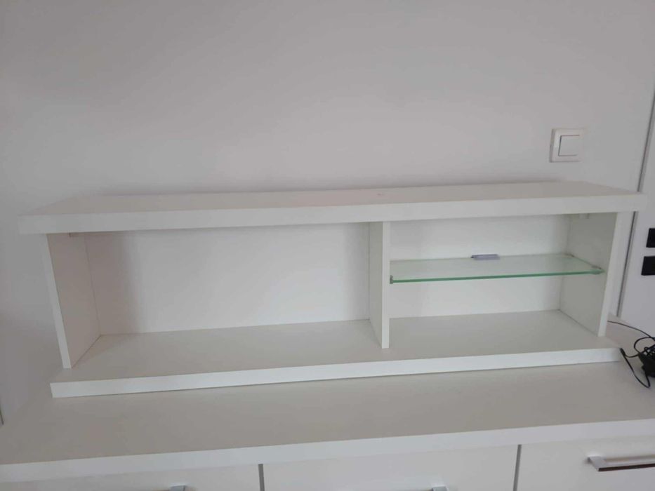 półka biała podświetlana