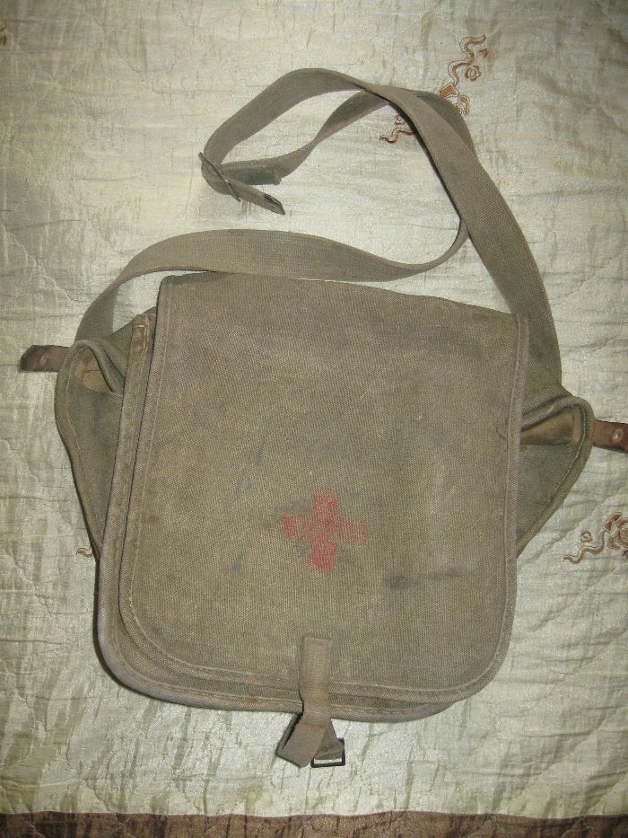 Polska torba sanitarna apteczka wojskowa 1937 WP sygnowana . ANTYK
