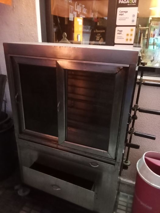 Máquina frango no espeto