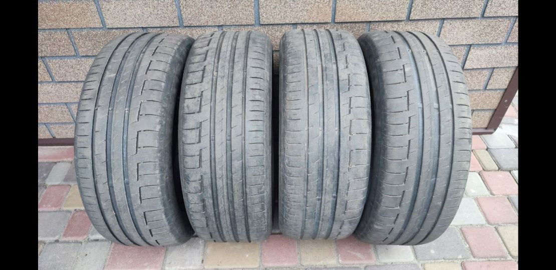 Комплект літньої гуми 205 / 55 R - 16 Continental Premium Contact 6