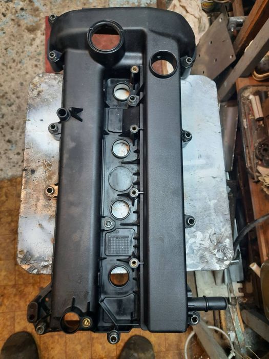 Оригинальная клапанная крышка Mazda 6 (2008, 2.0 бензин)