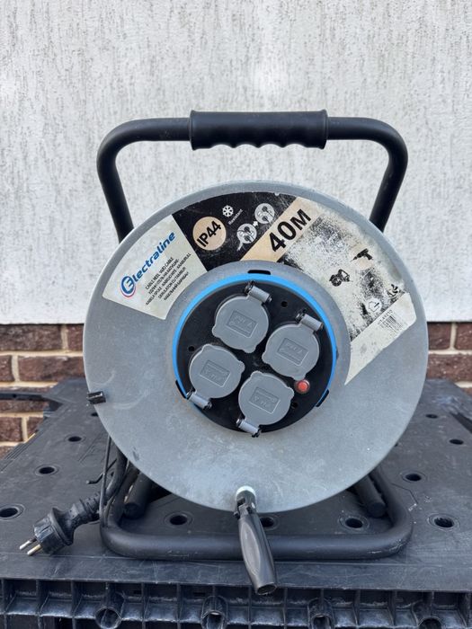 Продается удлинитель на металической катушке Electra на 4 розеткиlaine