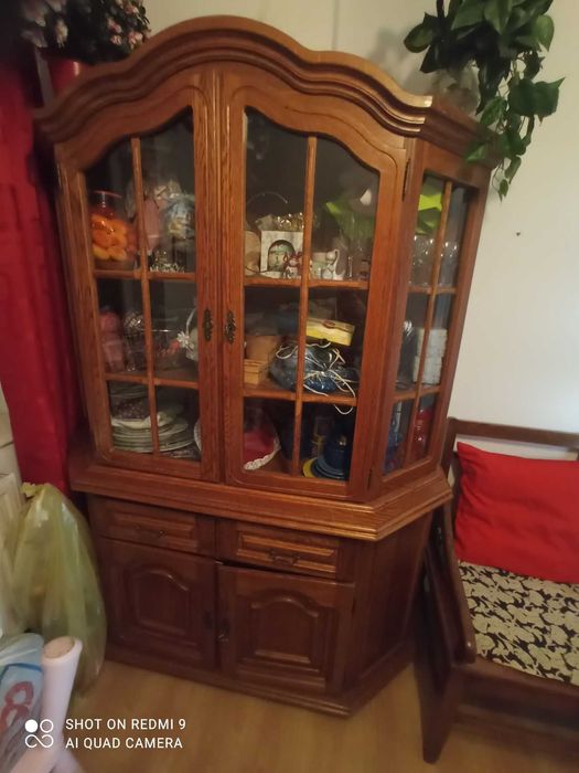 Sprzedam drewnianą witrynę