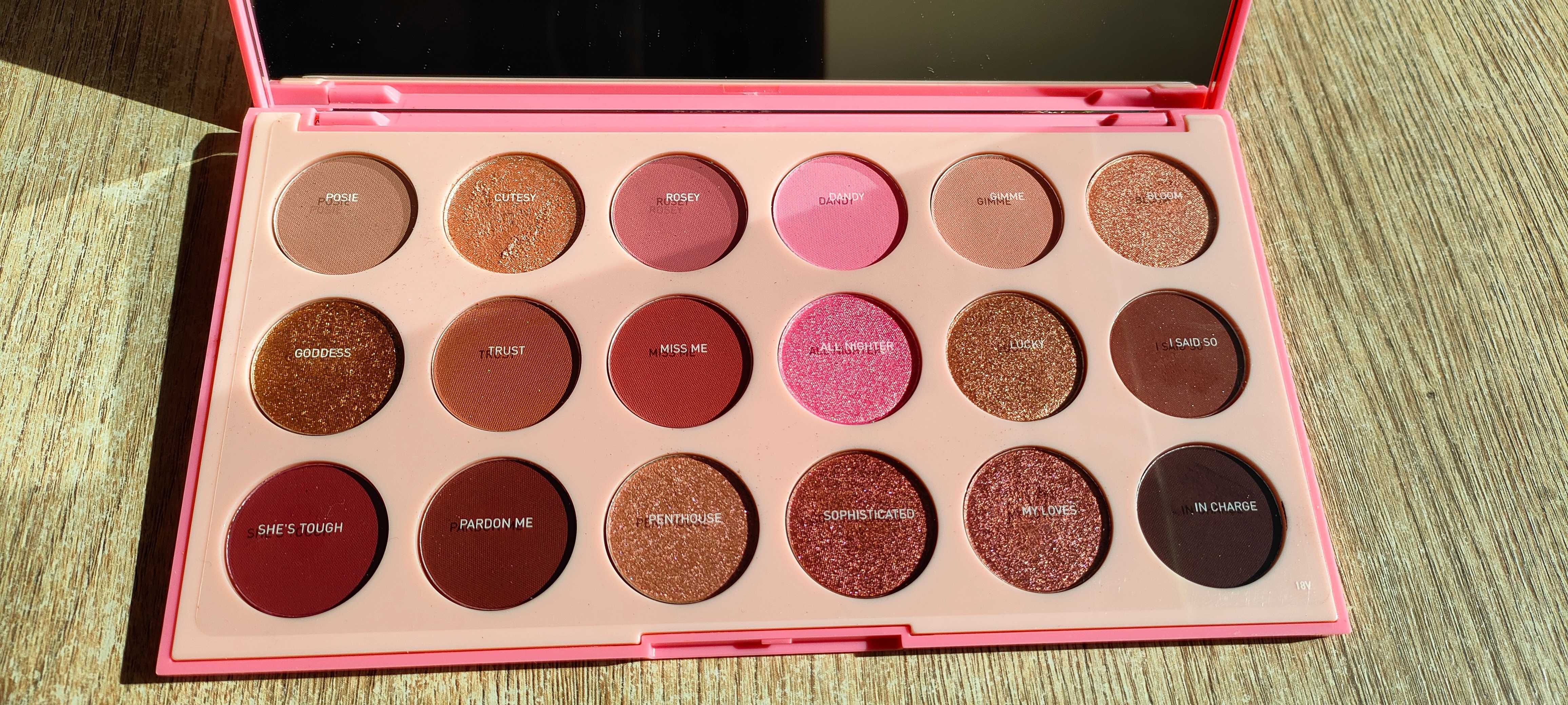 Paleta cieni do powiek  Morphe Va-Va Bloom 18 kolorów