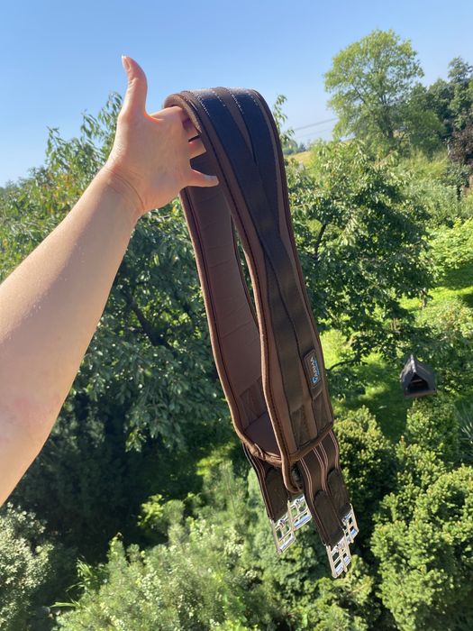 Popręg brązowy anatomiczny Brytyjskiej marki Arma Anatomic 120 cm