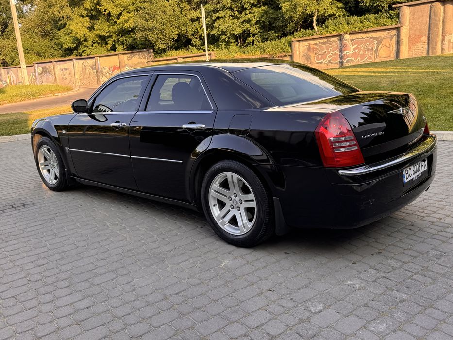 Chrysler 300с 2.7 в чудовому стані !