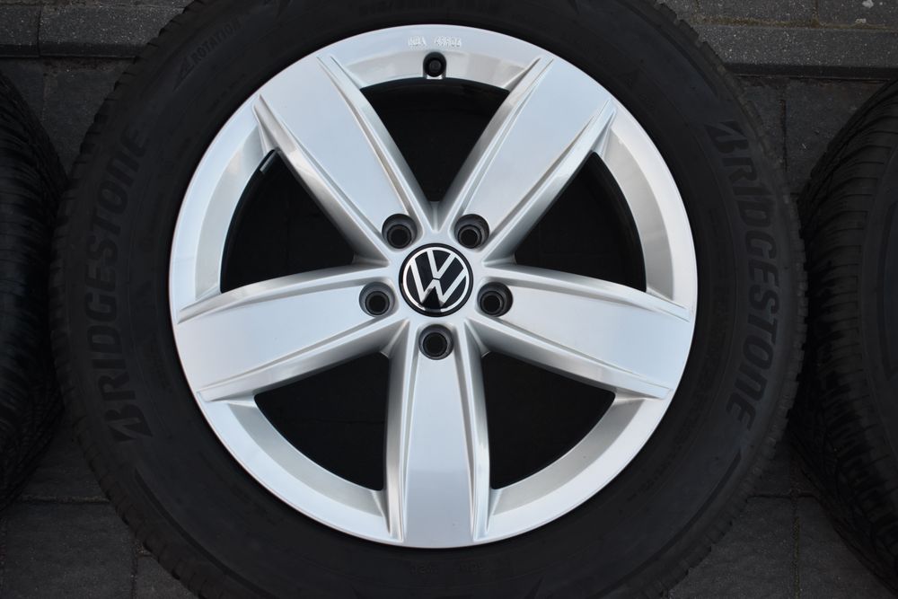 Felgi 17” z oponami zimowymi Pirelli 215/65R17 VW