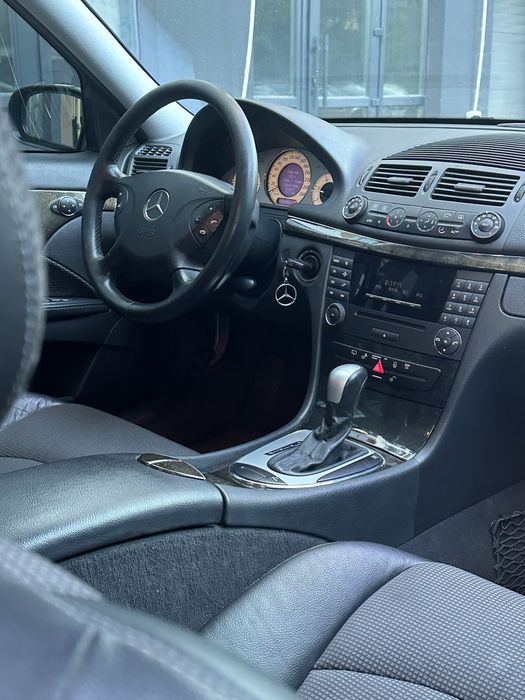 Mercedes-Benz E-Class 2004 рік W211 2.2 cdi Коробка Автомат