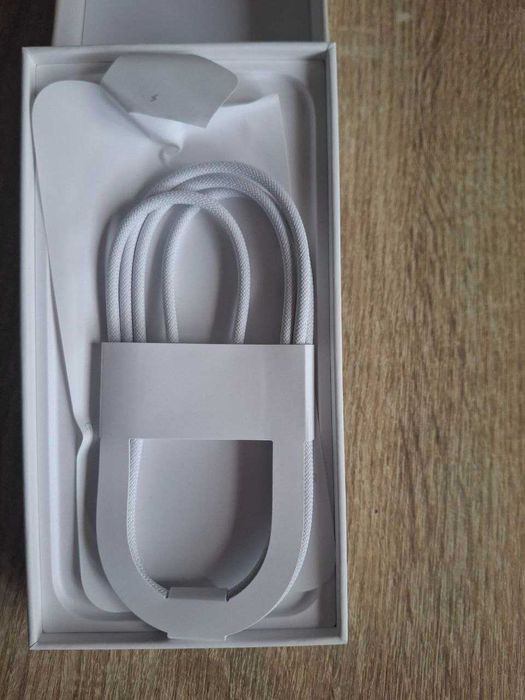 iPhone 16e аккумулятор 99%