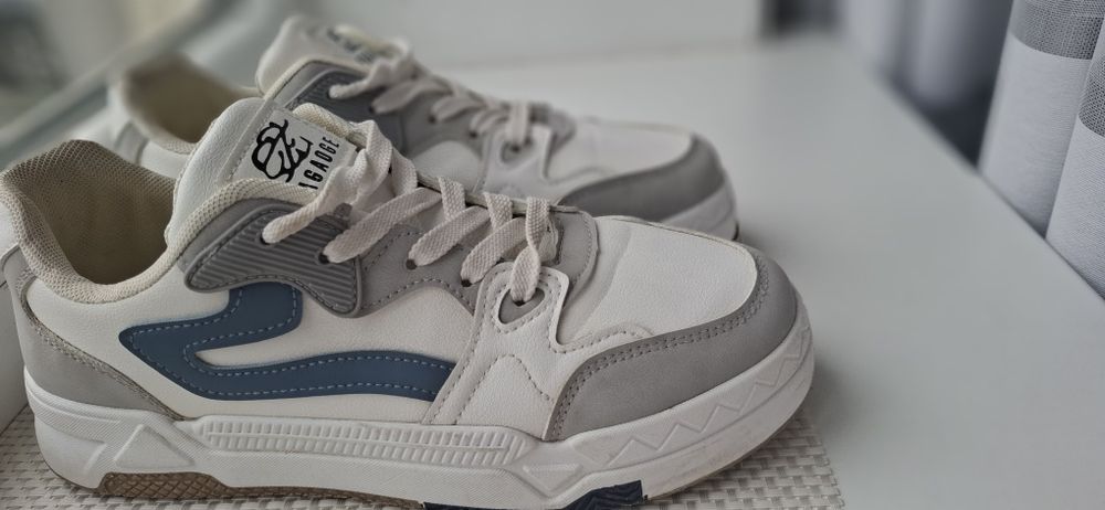 Кросівки 40 розміру