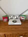 [Xbox] Konsola Xbox One S + 2 Pady + 3 Gry (Minecraft, SIMS 4, FIFA)