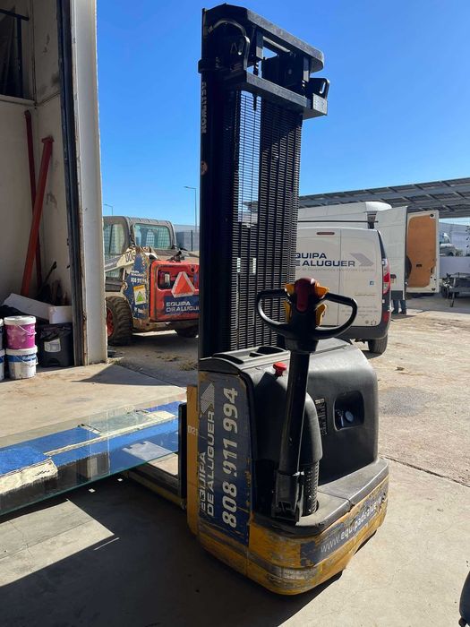 Stacker Elétrico Komatsu 3 mts