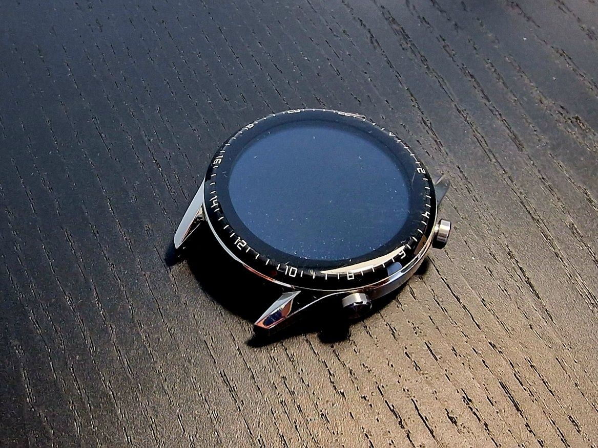 Huawei Watch GT 2 z trzema paskami, zabezpieczony szkłem