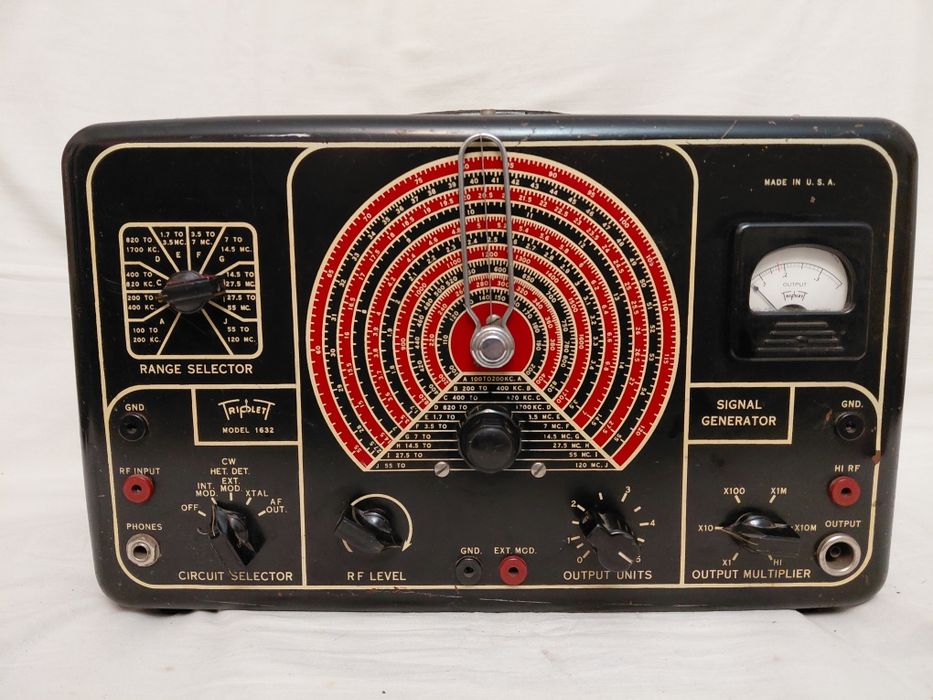 Колекційна технікаTriplett Model 1632 Signal Generator, made in USA.