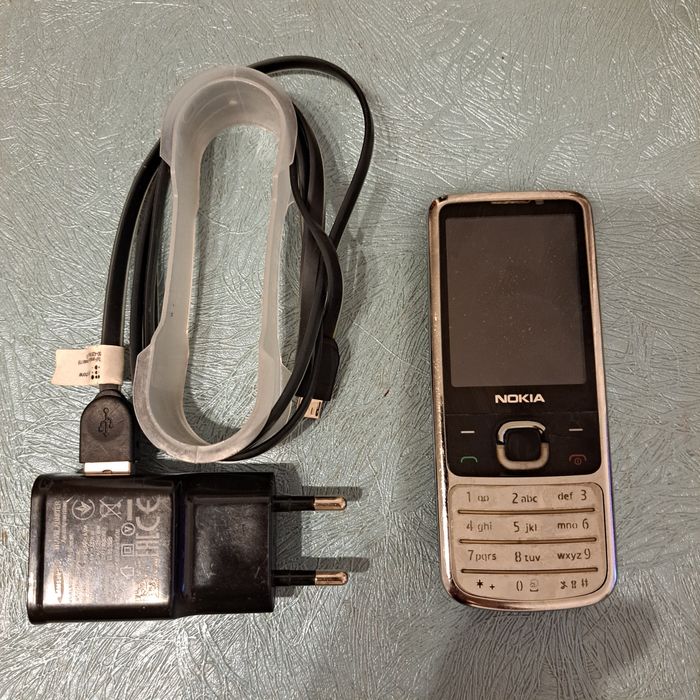 Telefon komórkowy Nokia 6700