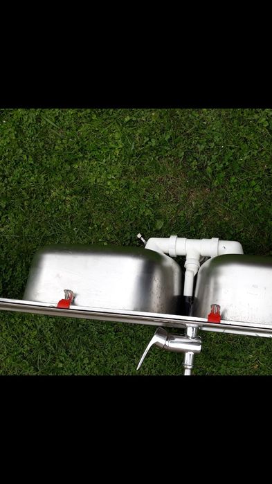 Zlewozmywak nablatowy dwukomorowy  że stali nierdzewnej