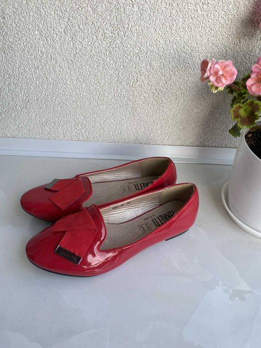 Ferrretti buty damskie baleriny lakierki czerwone 38 czółenka
