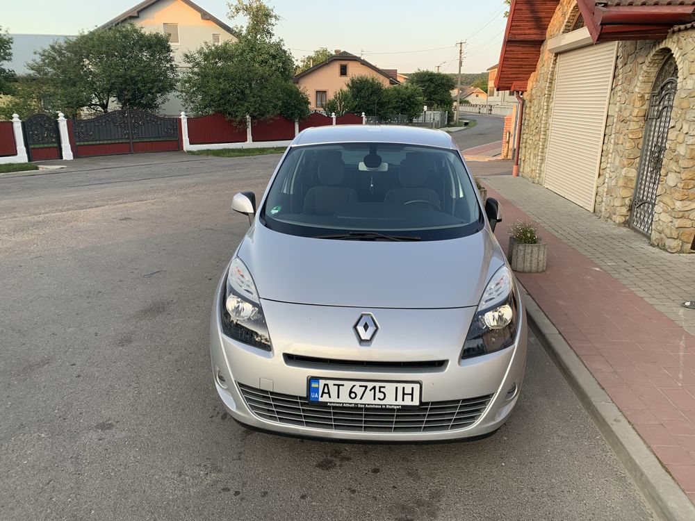 Продам Reno Grand Scenik