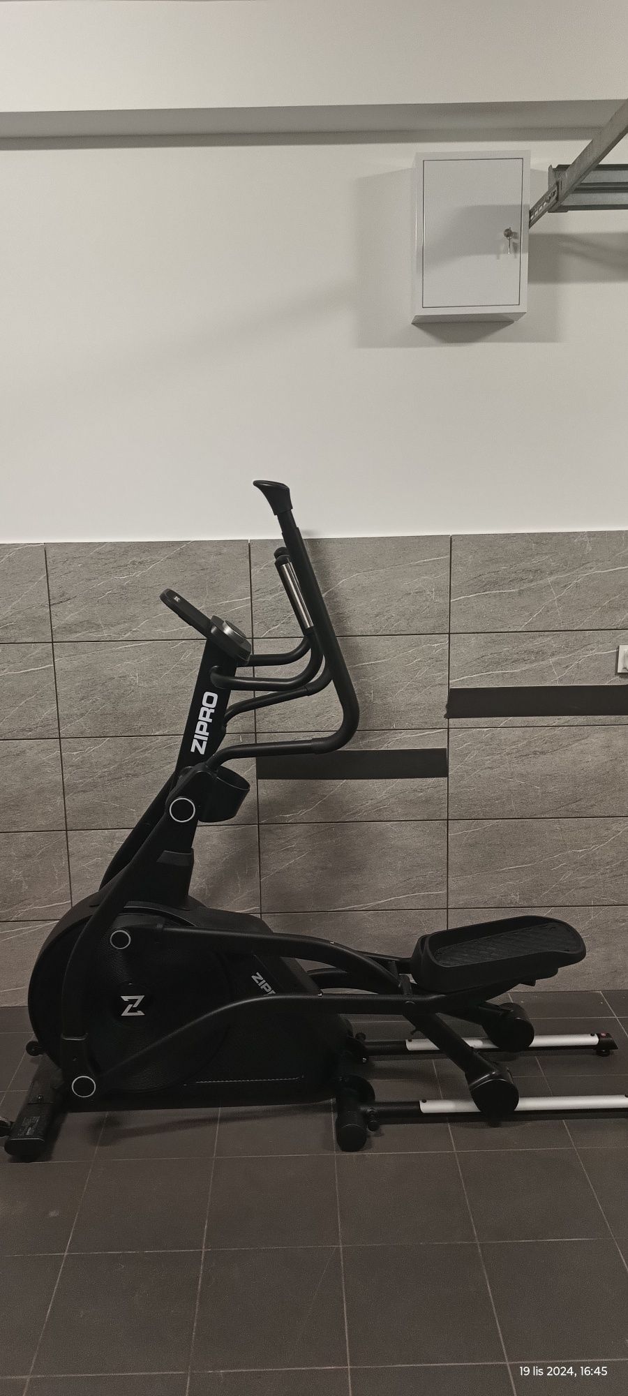 Wypożyczalnia fitness wynajem Bieżnia orbitrek wioślarz rowerek