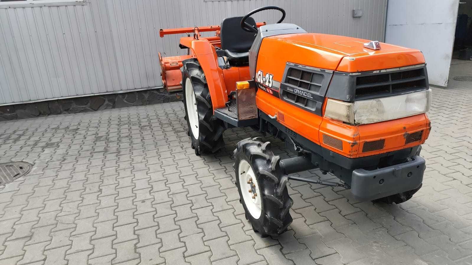 Japoński traktorek Kubota GL 23 z glebogryzarką 4x4 Rewers 23 km