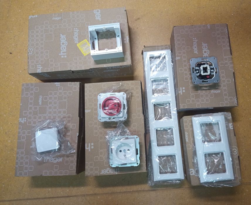 Hager gniazdka, ramki, włączniki.