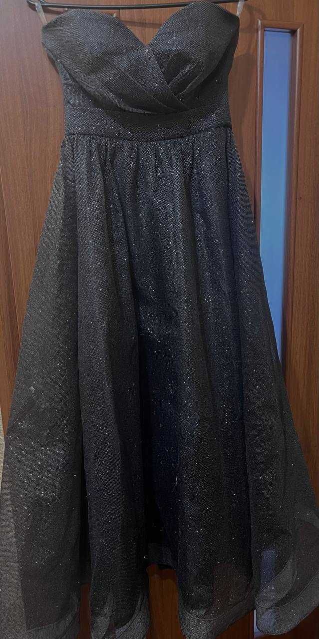 Випускне плаття чорного кольору