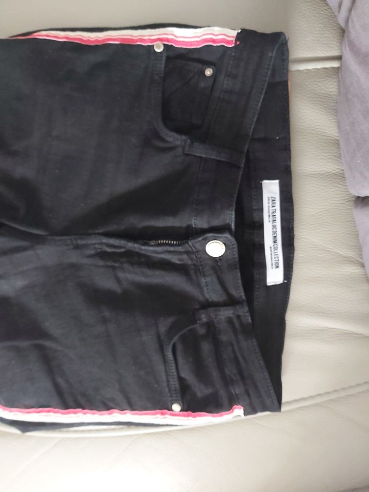 Zara spodnie czarne rurki lampasy czerwone jeansy 36 s